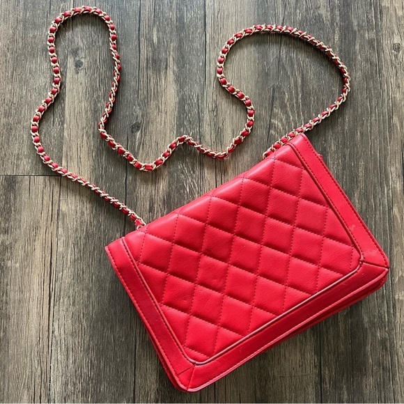 Forever 21 Red Quilted Square Crossbody Long Chain Strap Handbag Purse - Picture 1 of 12